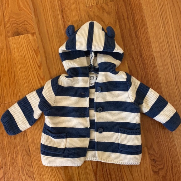 Two Baby Gap sweaters - Picture 4 of 4
